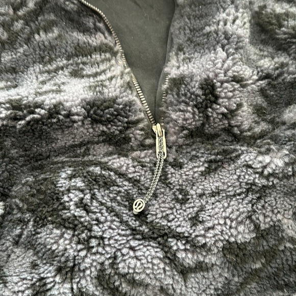 Lululemon jacket xs - Picture 2 of 4